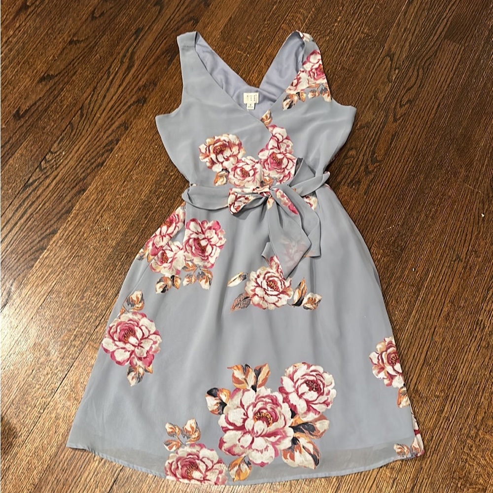 Dress - Picture 2 of 3